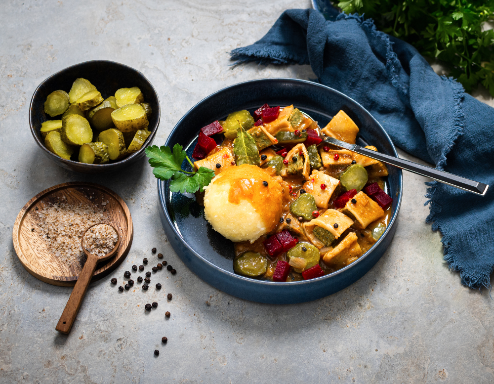 Pfefferpotthast mit Maultaschen und Knödel