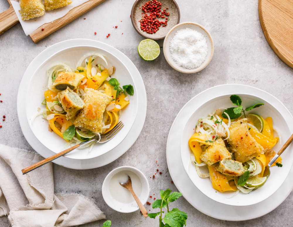 Kokos-Maultaschen auf Mango-Fenchel-Salat
