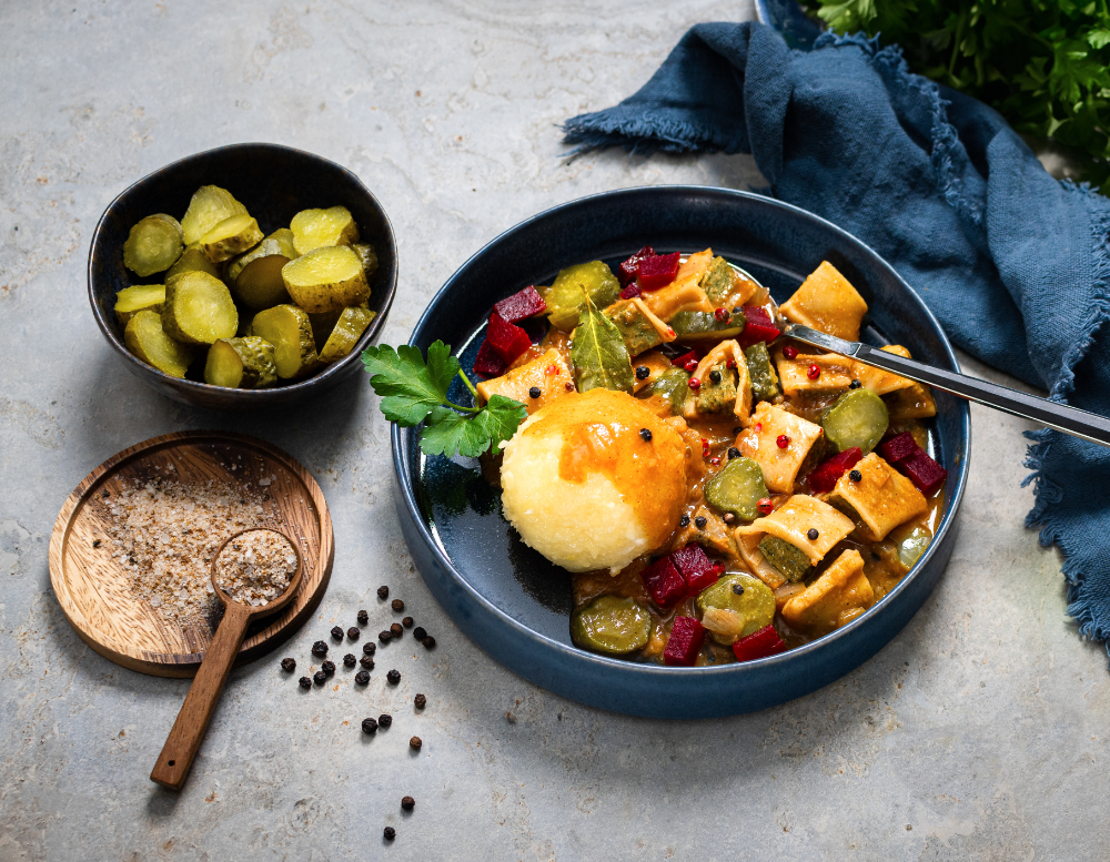 Pfefferpotthast mit Maultaschen und Knödel
