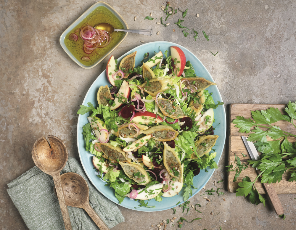 Bunter Salat mit gebratenen Maultaschen