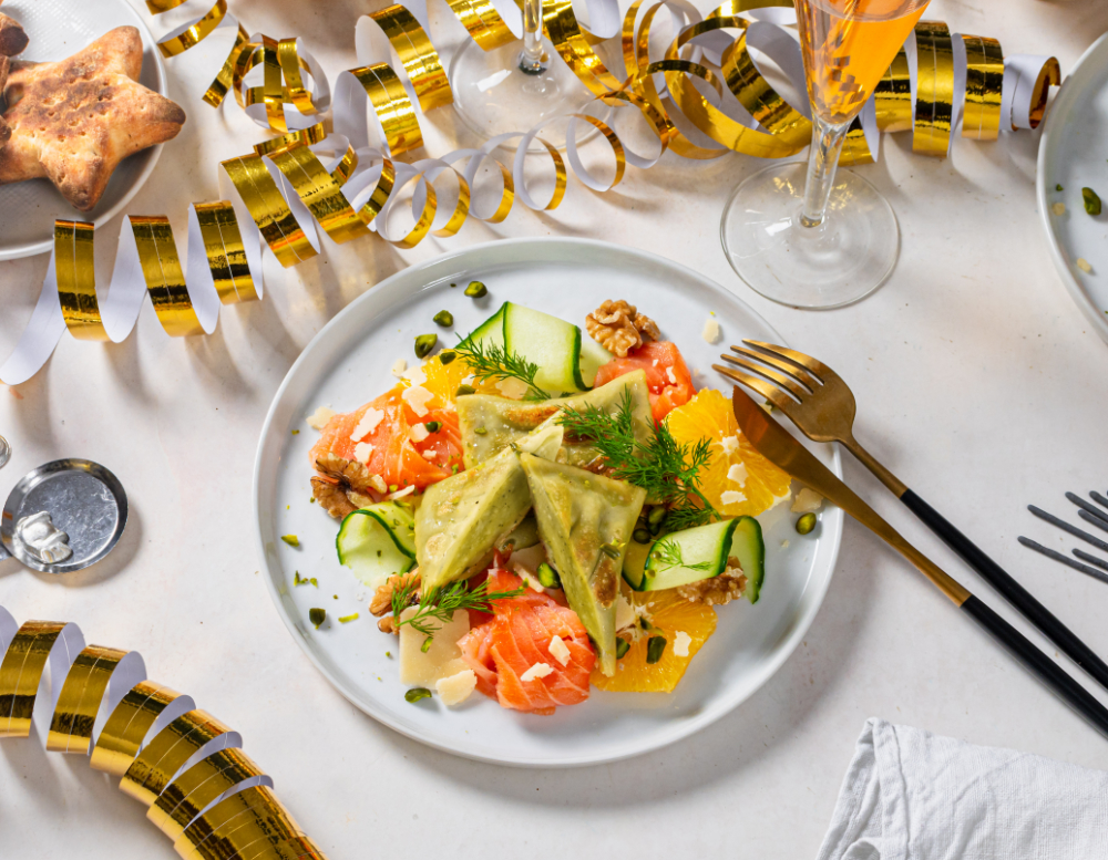 Lachs-Carpaccio mit Frischkäse-Maultaschen, Orangen und Dill