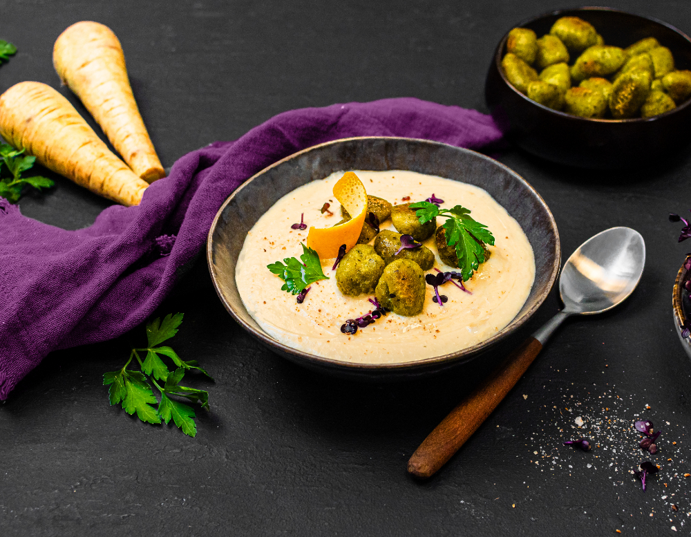 Petersilienwurzelsuppe mit Gnocchi